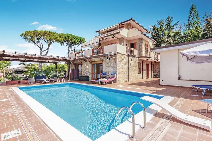 Ferienwohnung für 8 Personen, mit Pool in Santa Maria di Castellabate