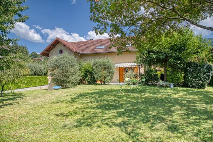 Location de vacances pour 14 personnes, avec jardin à Grésy-sur-Aix