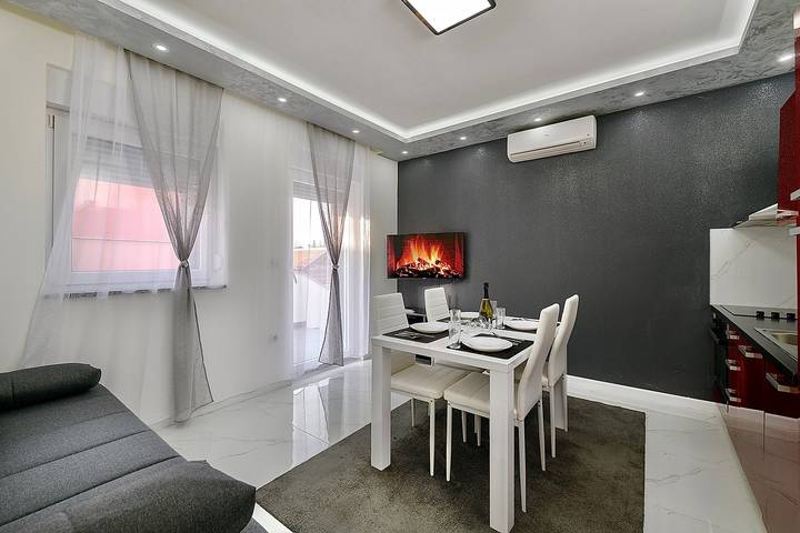 Ferienwohnung für 4 Personen, mit Balkon/Terrasse und Pool in Pula-Medulin - 2