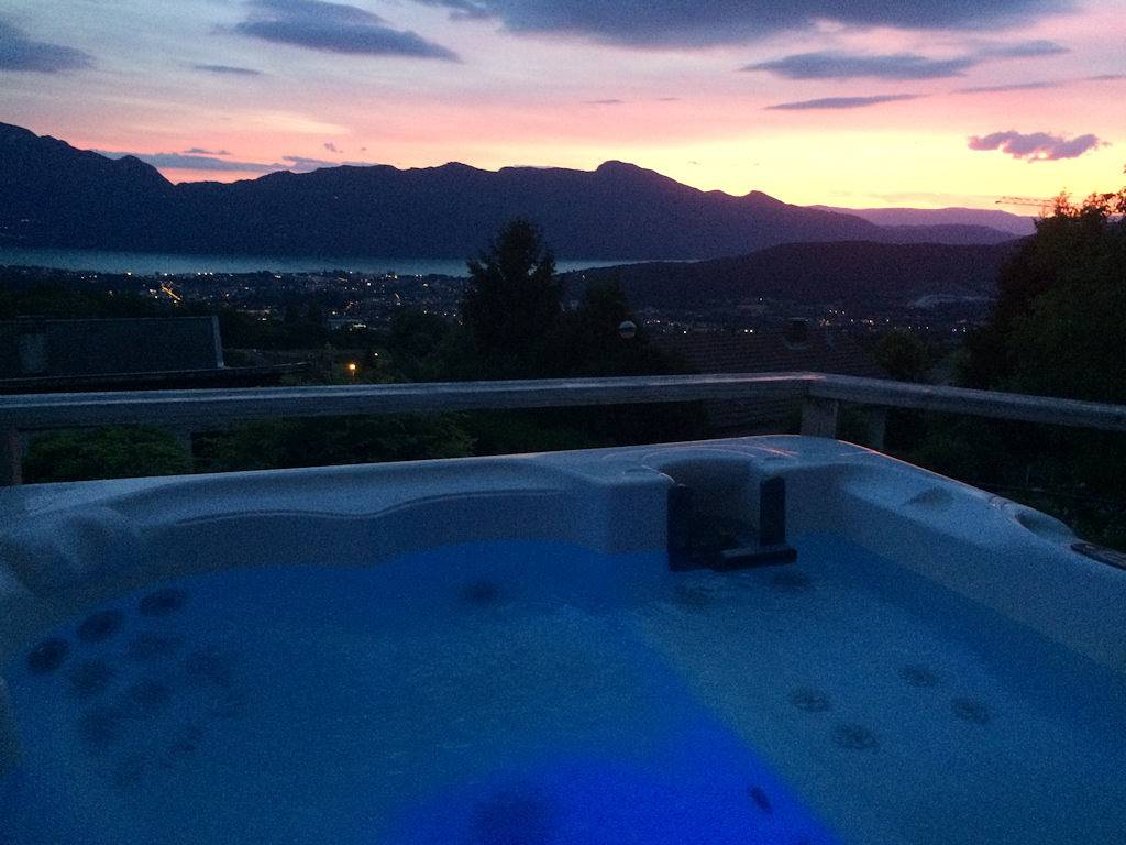 Chalet Du Fjord ski raquettes jacuzzi sauna billard vue lac in Pugny-Chatenod, Région de Chambéry