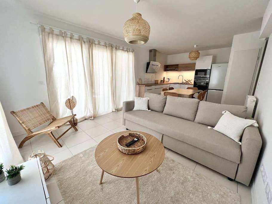 Geheel appartement, Two-Bedroom Apartment in Lagord, La Rochelle en omgeving