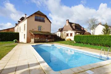 Gîte pour 12 personnes, avec jardin à Salagnac