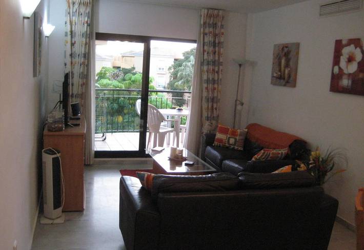 Entire apartment, '5 Stunning First Floor Apartment' close to the Sea with Shared Pool & Wi-Fi in Riviera del Sol, Mijas