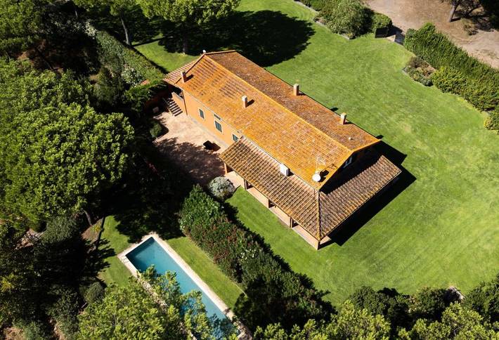 Villa con piscina per 12 persone, con terrazza e piscina nonché giardino e panorama, con animali domestici a Roma