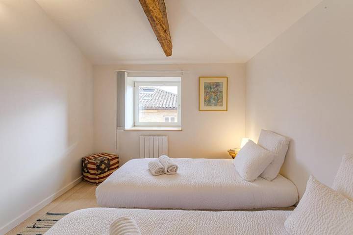 Gîte pour 4 personnes à Ville-sur-Jarnioux - 2