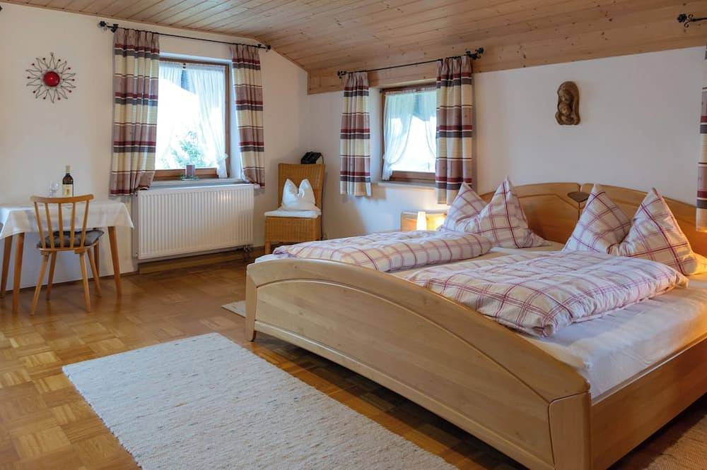 Ganze Wohnung, Ferienwohnung Bergblick, Og, 50 qm, 2 - 5 Pers., 2 sep. Schlafzi., Balkon in Grabenstätt, Chiemsee