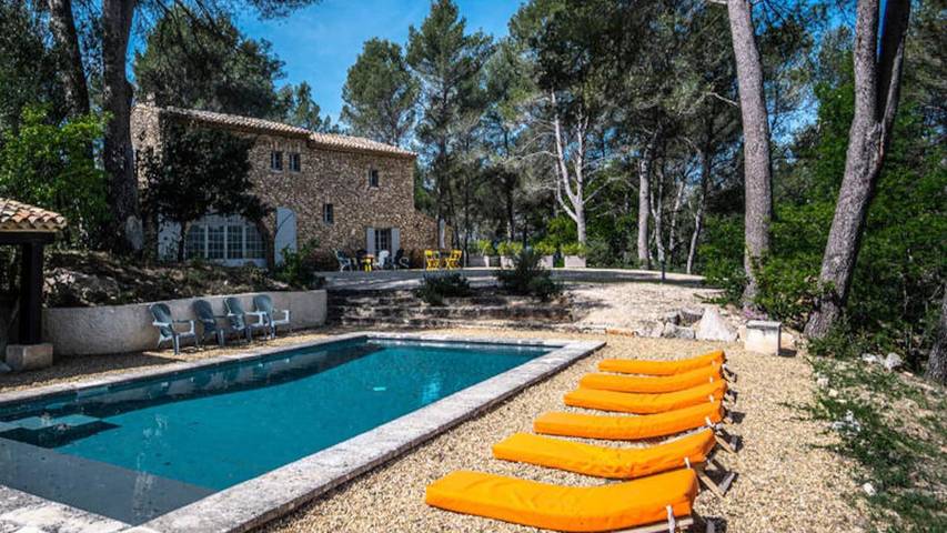 Ferienwohnung für 7 Personen, mit Pool und Garten in Roussillon