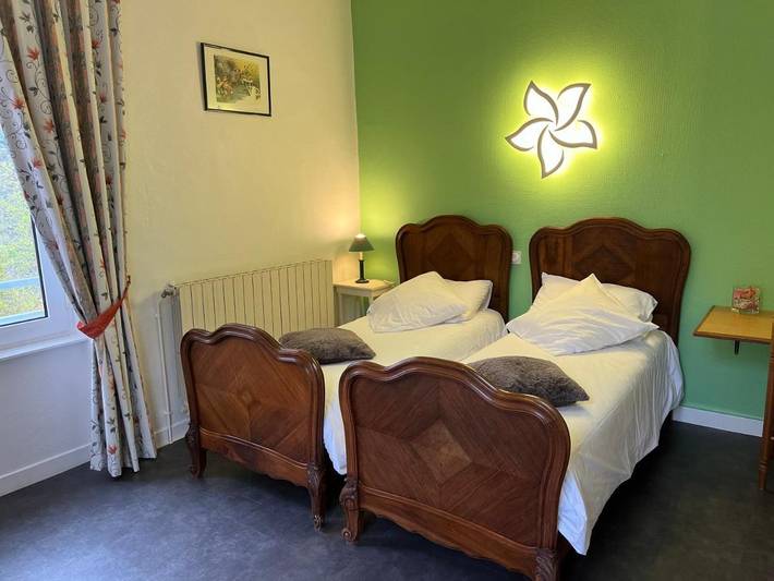 Gîte pour 4 personnes, avec jardin ainsi que vue et piscine à La Vernarède - 3