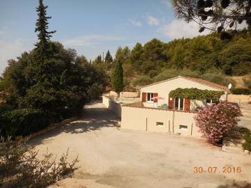 Gîte pour 8 personnes, avec jardin et terrasse à Le Barroux