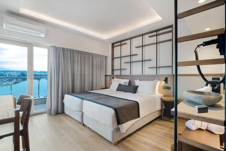 Hotel para 2 personas, con piscina además de terraza y vistas, Familias con niños - 1