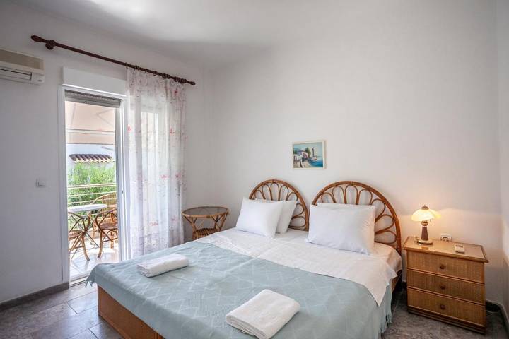 Location de vacances pour 9 personnes, avec vue et jardin, animaux acceptés dans Pefkochori - 2