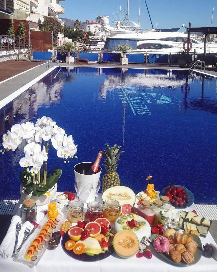 Hôtel pour 10 personnes, avec terrasse ainsi que jacuzzi et sauna