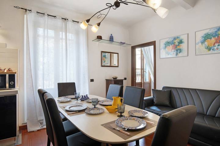 Entire apartment, Hilary House Apartment with Balconies in Borgo a Mozzano, Lucca Province