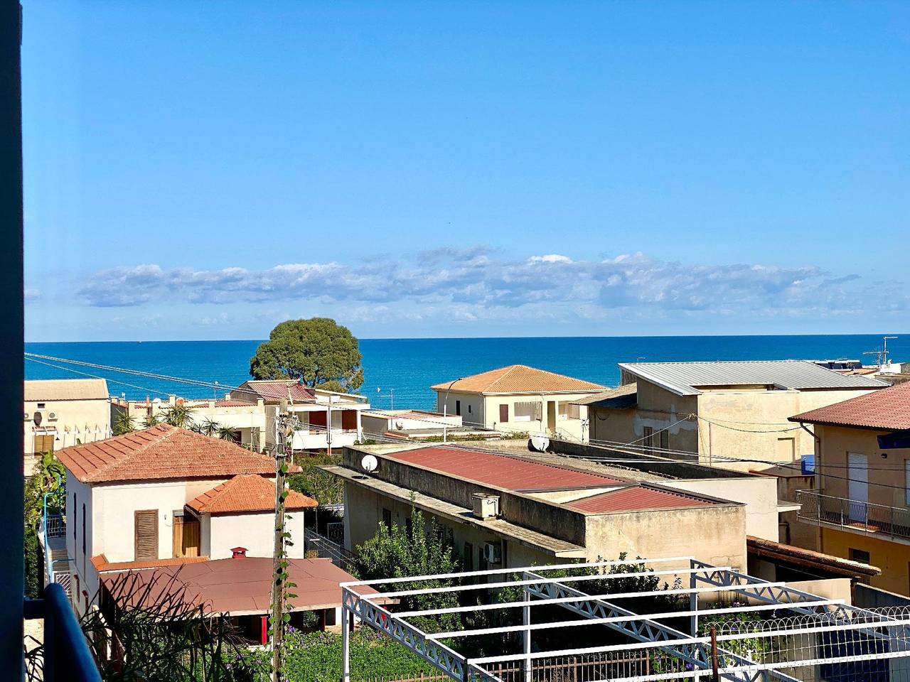 Entire holiday apartment, Casa La Mamà, beach 150 m away in Alcamo Marina, Alcamo