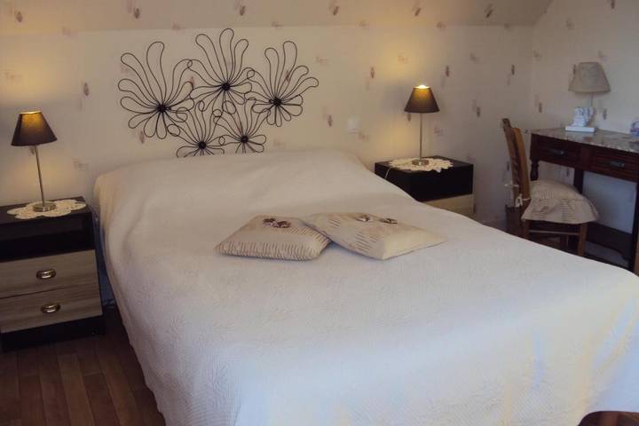 Chambre d’hôte pour 5 personnes, avec vue ainsi que jardin et terrasse à Céré-la-Ronde - 2