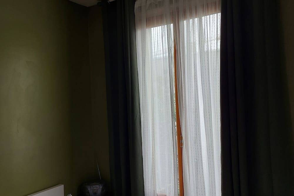 Entire apartment, Apparently not overlooked Very quiet and bright in Vitry-sur-Seine, Val-de-Marne