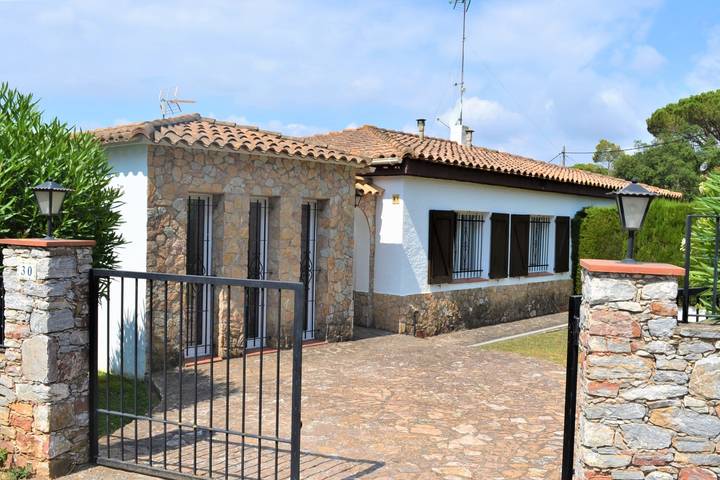 Bungalow für 5 Personen, mit Meerblick und Terrasse sowie Garten und Pool