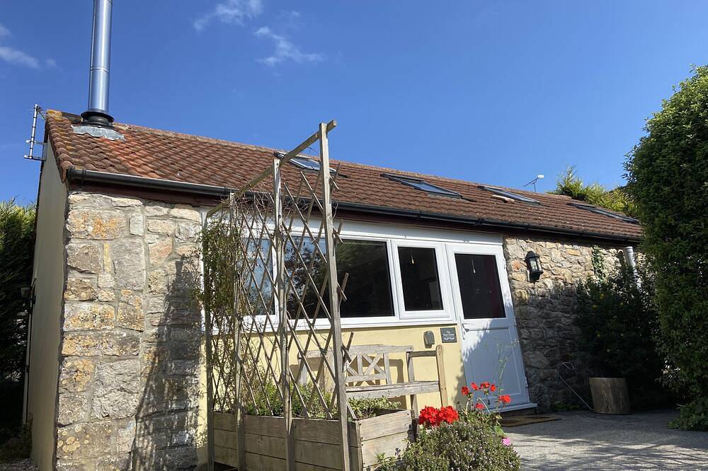 Countryside Cottage in the Mendip Hills, with garden in Compton Bishop, Somerset