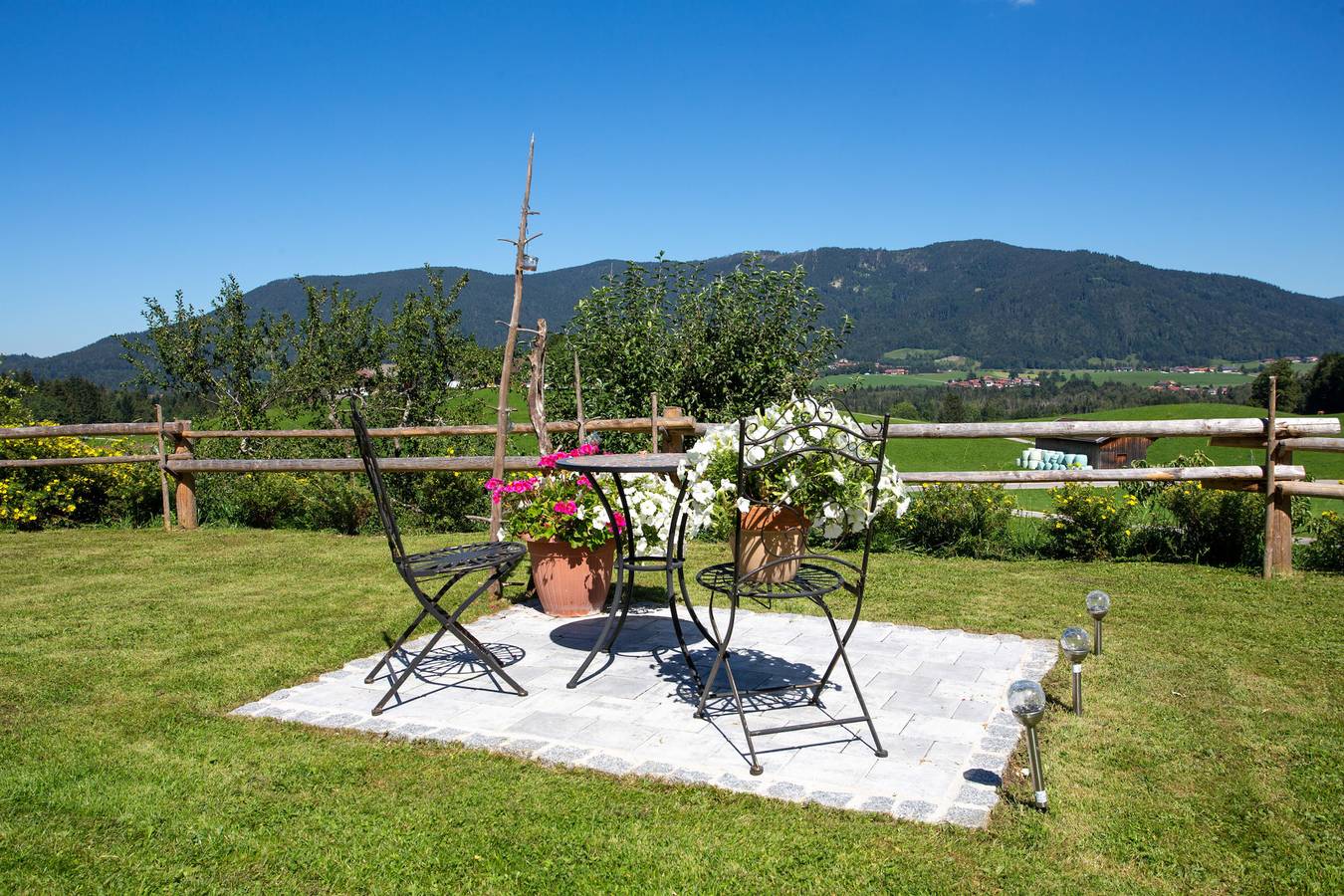 Ramslerhof - Chiemgau Karte - Ferienwohnung Zinnkopf, 50m², 1 separates Schlafzimmer, Balkon in Inzell, Bayerische Alpen
