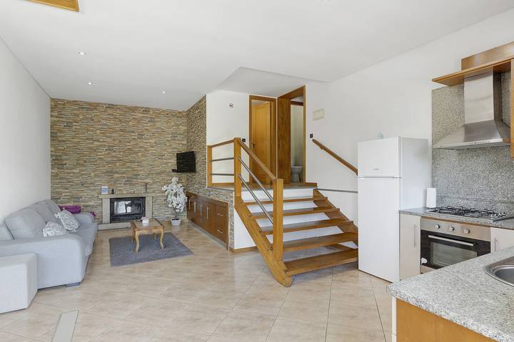 Apartment 'Casa Das Pedras' with Lake View, Wi-Fi and Air Conditioning in Ventosa e Cova, Braga District