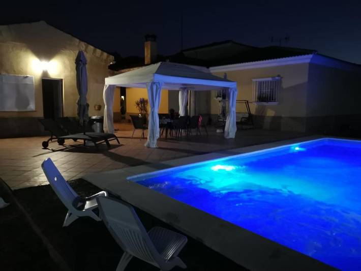 Apartamento de vacaciones para 3 personas, con jardín además de piscina y vistas - 1