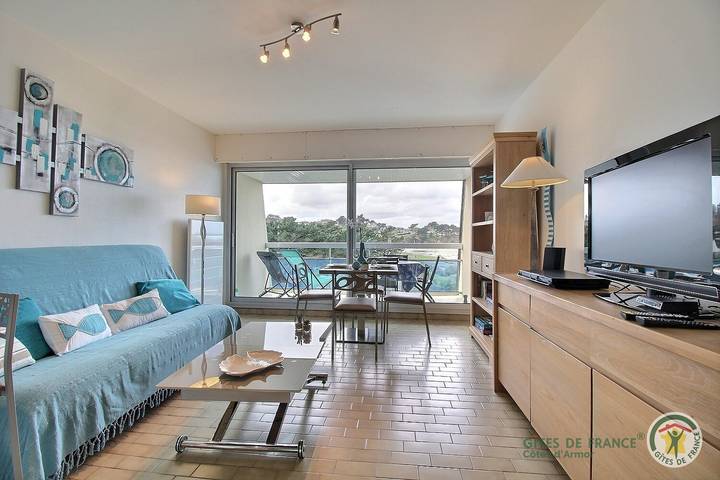 Gîte pour 3 personnes, avec sauna et terrasse à Trévou-Tréguignec - 2