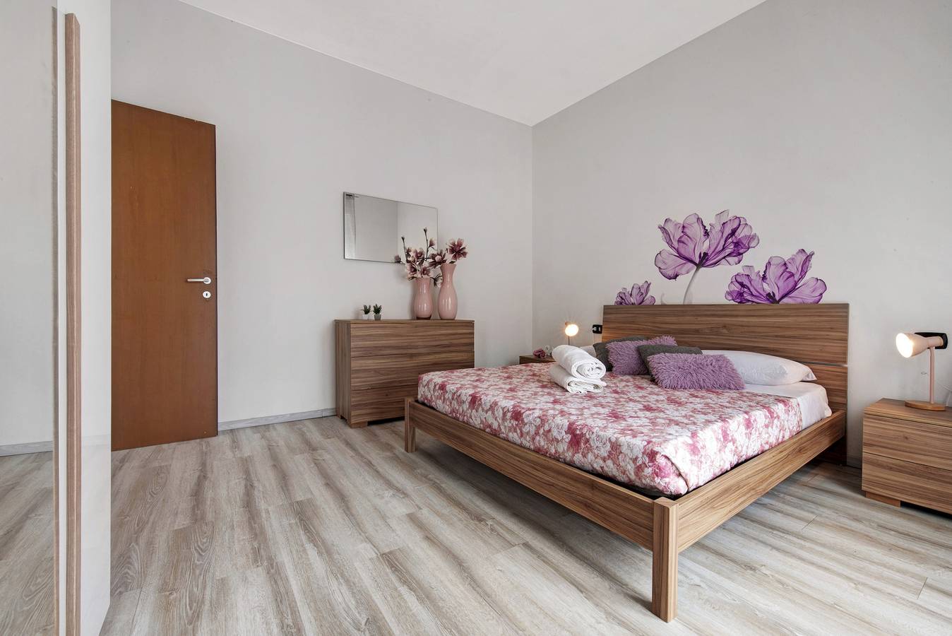 Zimmer 'Rosa' mit gemeinsamer Terrasse, Balkon und Wi-Fi in Alzate Brianza, Brianza