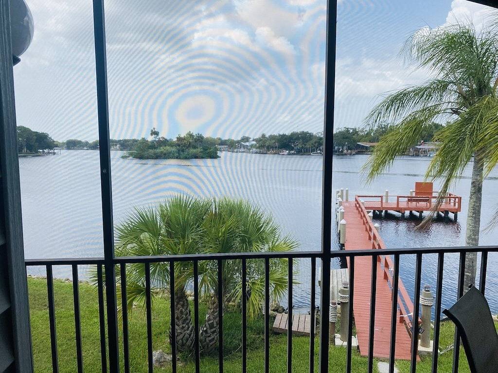 Million Dollar view. Sleeps 6. Renovated June '23. Dock/Kayaks/Paddleboard in Homosassa, Citrus County