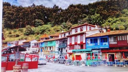 Gîte pour 5 personnes, avec terrasse et vue dans Tazones