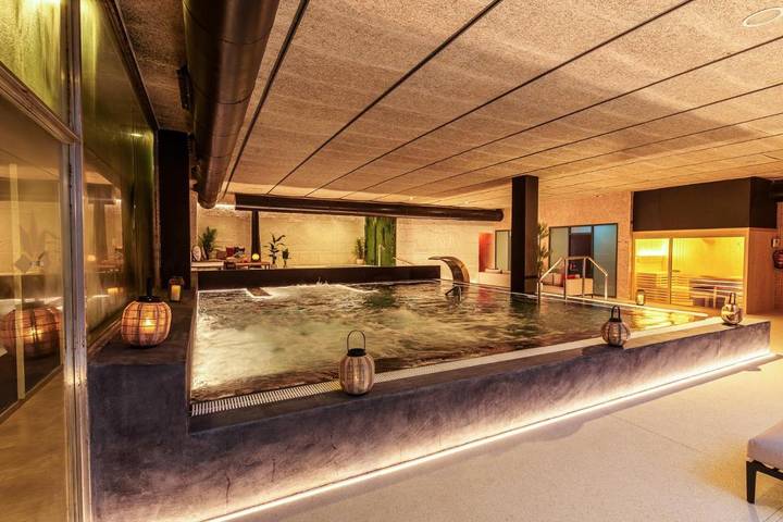 Apartamento para 3 personas, con sauna y piscina además de jardín y jacuzzi en Paterna