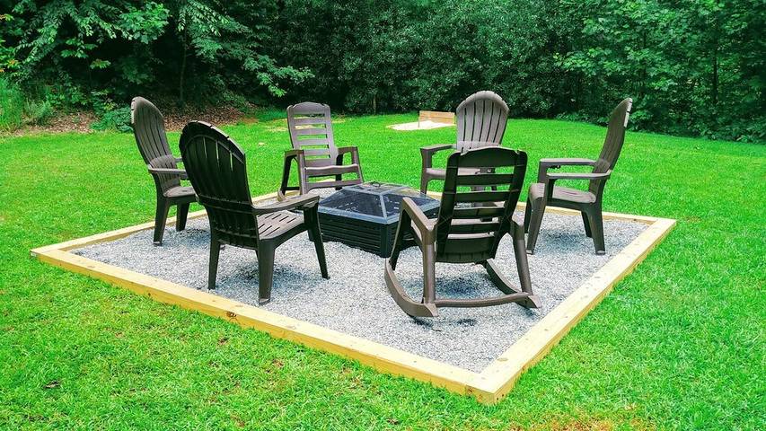 Log cabin for 12 people, with hot tub and yard in Fontana Lake