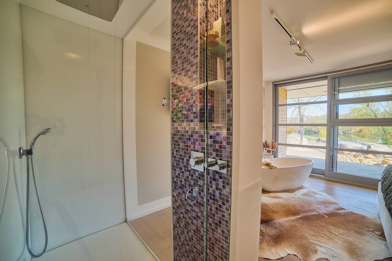 Villa „Traumhaus am See“ mit Seeblick, privater Terrasse und Wlan in Wesel, Niederrhein