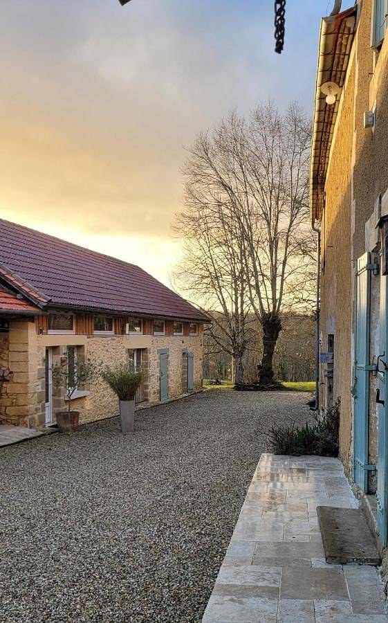 Maison de campagne pour 4 personnes, avec vue ainsi que jardin et piscine à Doissat - 2