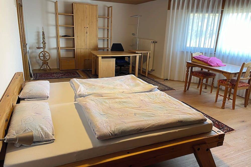 Ganze Wohnung, Sehr große, familienfreundliche Ferienwohnung in ruhiger Umgebung im Hegau in Engen, Hegau