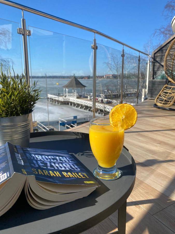 Apartament wakacyjny dla 4 osób, z widok i taras oraz widok na jezioro w Ostróda