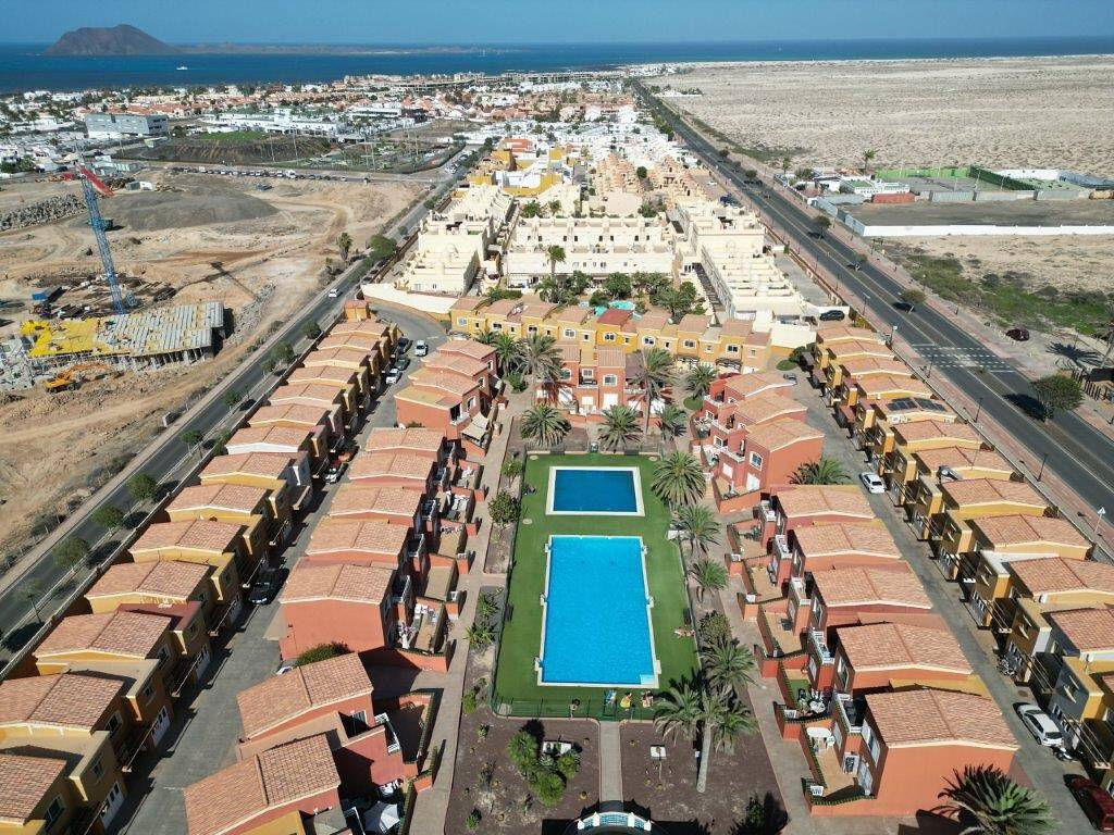 Casa de férias "Angel A 3" com piscina partilhada, terraço privado e Wi-Fi in Corralejo, La Oliva