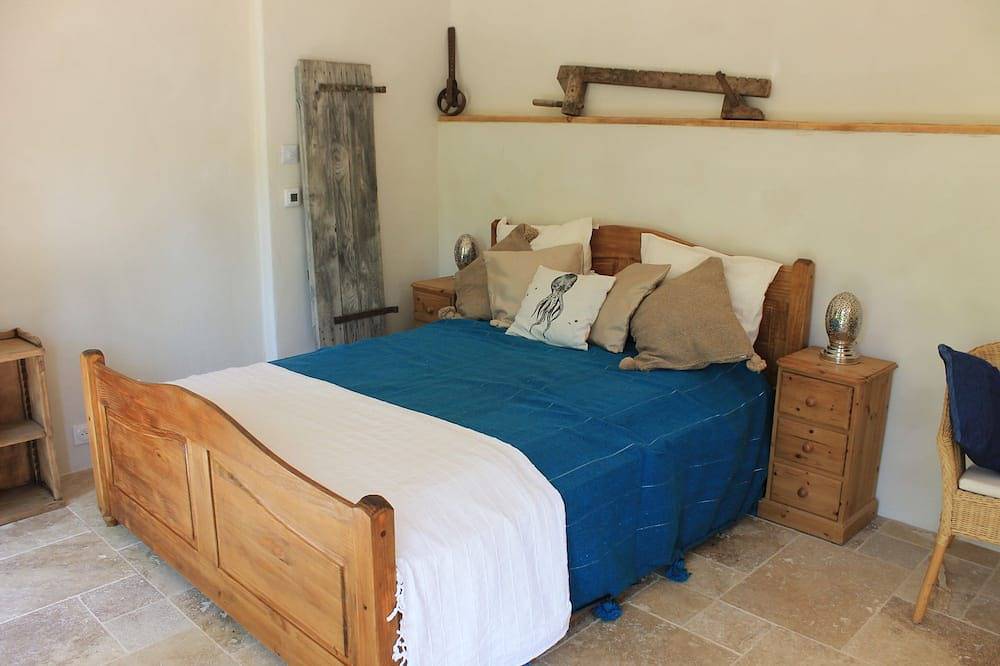 Magnifique chalet avec piscine privée et terrasses extérieures. Tout neuf! in Saint-Antonin-Noble-Val, Quercy