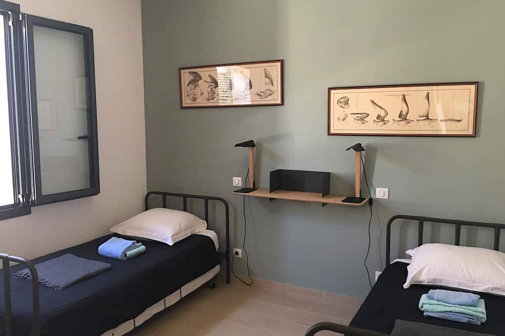 Casa Catalina nuova villa con aria condizionata cuore villaggio giardino piscina mare e montagna in Calenzana, Calvi e dintorni