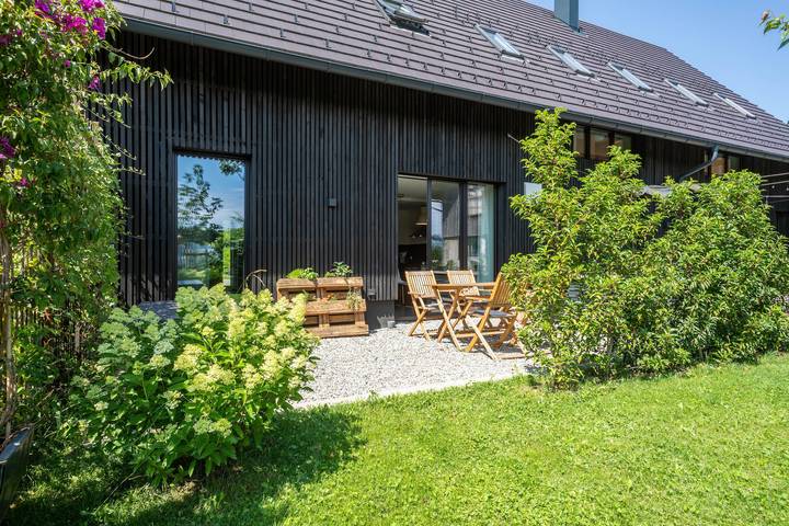 Geheel appartement, Vakantiewoning 'La Casa Nel Verde' met groen uitzicht, privéterras en wifi in Lindau, Zwaben (Bayern)