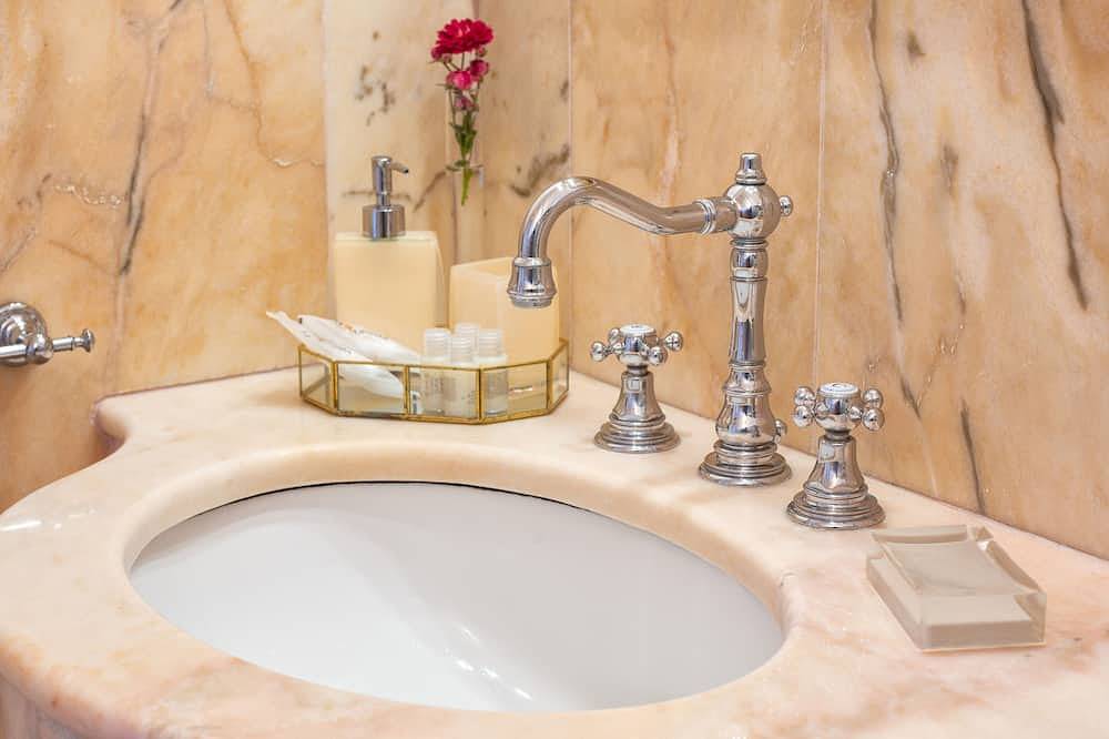 Seaview and luxury attic, swimming pool and terrace in Marina di Puolo, Napoli e dintorni