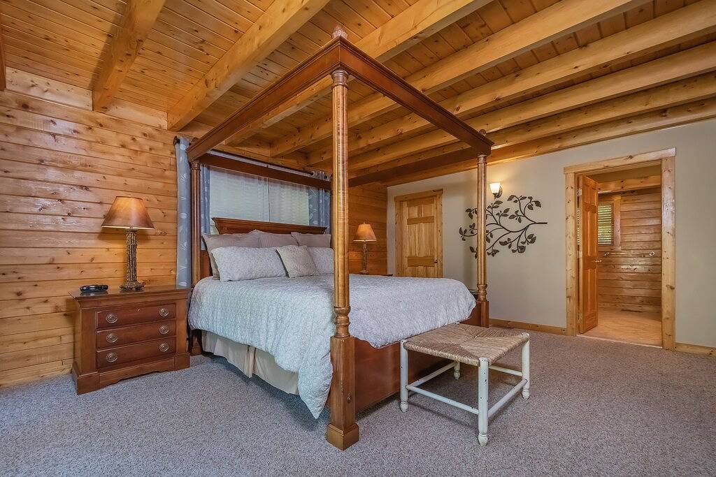 Mallard Landing | Prime Lakefront Location + Hot Tub & Pool Table! in McHenry, Deep Creek Lake