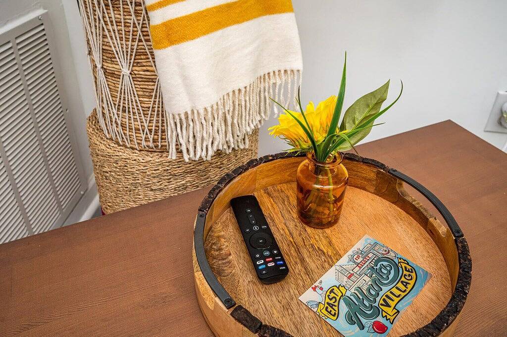 Cozy Bohemian Bungalow- 9 mins to Airport, Ga Convention center, 20 to midtown. in East Point, Fulton County