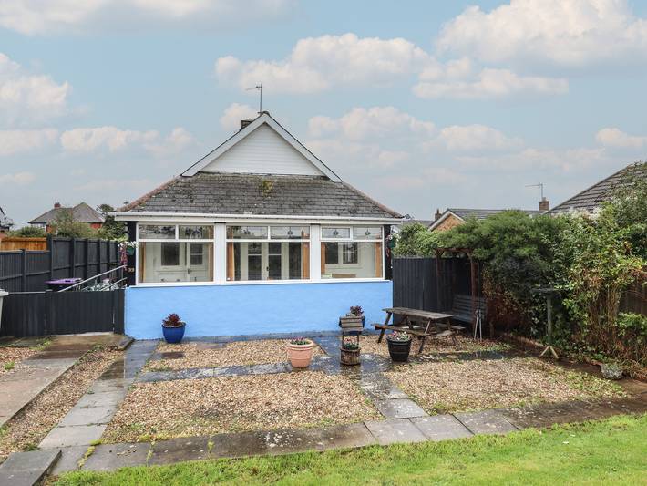 Cottage for 4 people, with garden, with pets in Chapel St. Leonards