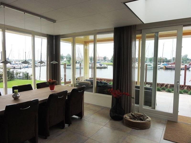 Vakantiefriesland — Ferienhaus Koudum mit privatem Anlegesteg in Ijsselmeer