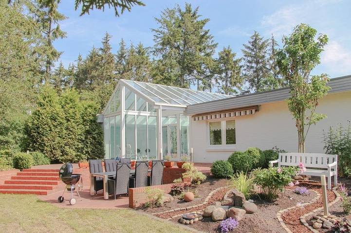 Ferienhaus für 6 Personen, mit Terrasse und Garten sowie Pool und Sauna in Bordelum