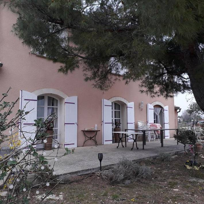 Chambre d’hôte pour 3 personnes, avec vue ainsi que jardin et piscine à Sainte-Cécile-les-Vignes - 2
