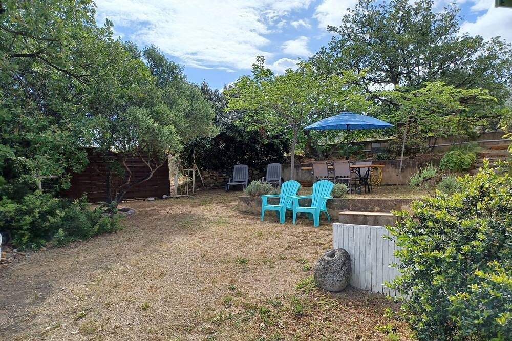 Appartement entier, Location avec son jardin,  grand terrain arboré, proche mer, en rez-de-villa in Corbara, Région de Calvi