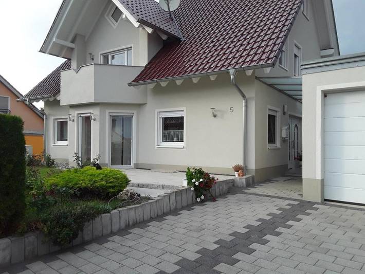Ferienwohnung für 5 Personen, mit Terrasse und Garten sowie Ausblick in Kirchheim am Ries