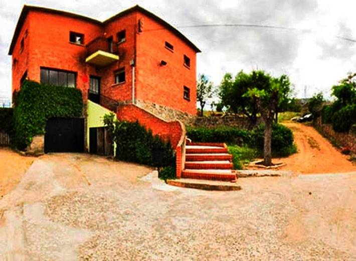 Gîte pour 7 personnes, avec piscine et jardin ainsi que vue et vue sur le lac, adapté aux familles à El Barraco - 3