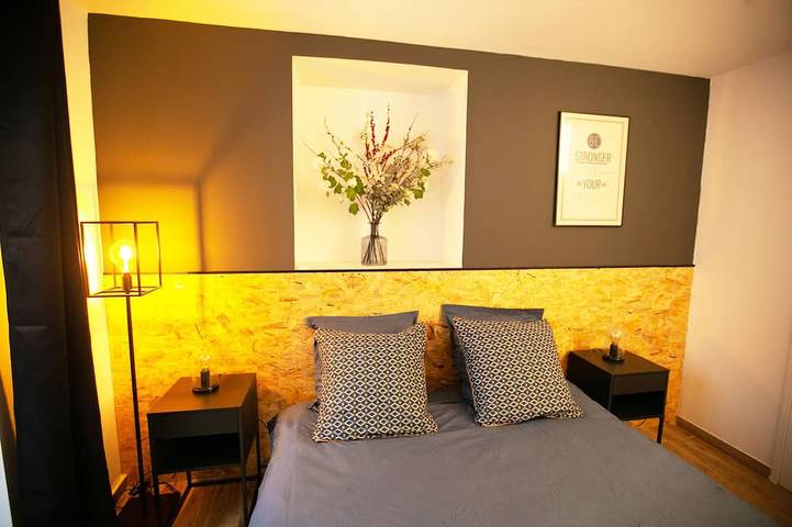 Ganze Wohnung, 2 klimatisierte Zimmer mit Terrasse - Zentrum von Toulon in Toulon, Mittelmeerküste (Frankreich)